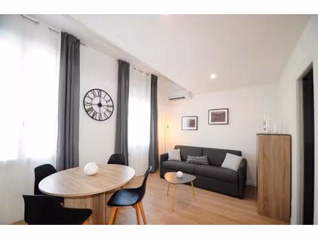 super appartement mezzanine idéalement situé