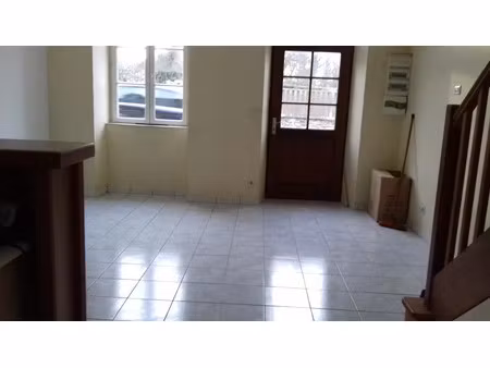 location appartement 2 pièces 45 m² à bazougers (53170)  360 €