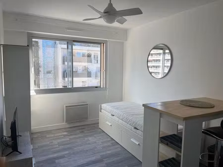 location meublée appartement 1 pièce 17 m² à marseille 1er (13001)  625 €