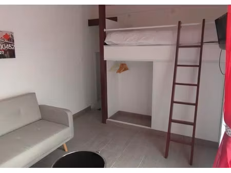 location meublée appartement 1 pièce 23 m² à pau (64000)  460 €