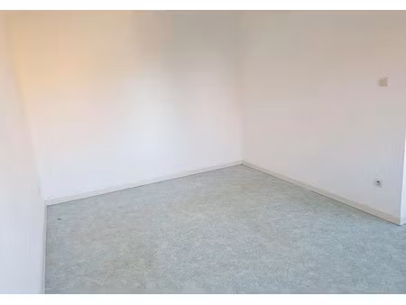 location appartement 3 pièces 65 m² à dettwiller (67490)  560 €