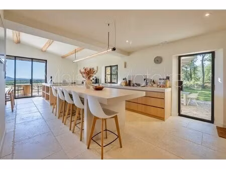 maison en pierres avec vues exceptionnelles et piscine  luberon.