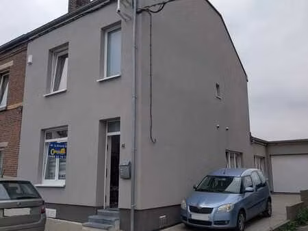 3 façades avec 3 chambres et bureau  garage  jardin