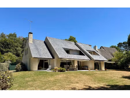 sur le golf de st denac  spacieuse maison