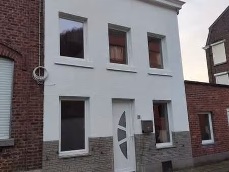 petite maison rénovée à louer