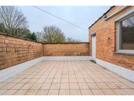 appartement au rez-de-chaussée avec terrasse ensoleillée