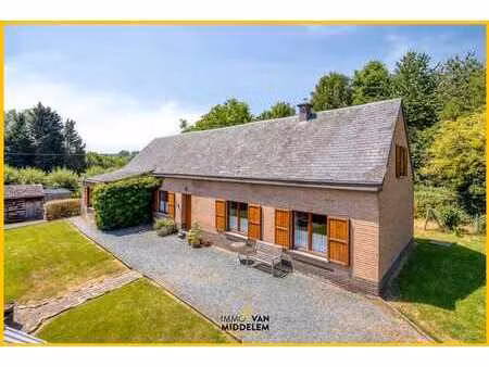 maison très bien située avec 4 chambres et un grand jardin