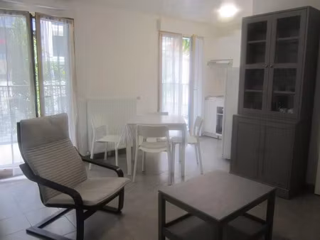 location meublée appartement 1 pièce 26 m² à clichy (92110)  1 050 €
