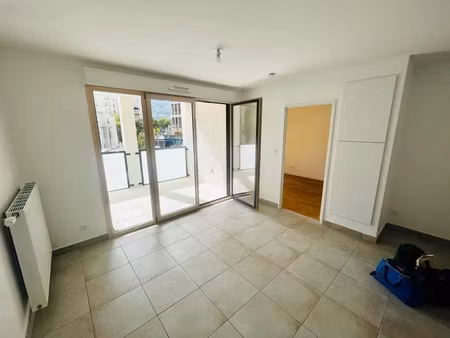 location appartement 2 pièces 42 m² à lyon 3ème (69003)  985 €