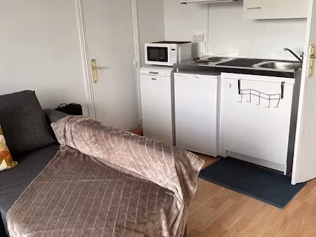location meublée appartement 1 pièce 20 m² à le blanc-mesnil (93150)  830 €