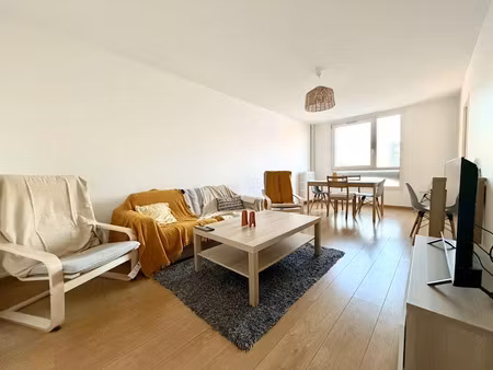 location meublée appartement 4 pièces 78 m² à lyon 8ème (69008)  1 500 €