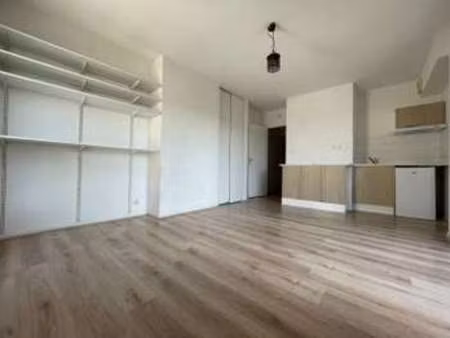 location appartement 2 pièces à angers (49000) : à louer 2 pièces / 33m² angers