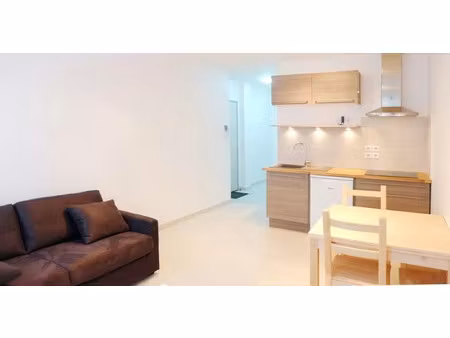 location appartement 2 pièces à bordeaux (33000)  810 €