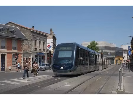 location appartement 3 pièces à bordeaux (33000)  880 €