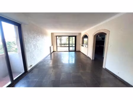 location appartement 4 pièces 84 m² à toulon (83000)  1 300 €