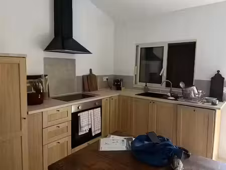location meublée appartement 2 pièces 69 m² à les baux-de-provence (13520)  1 350 €