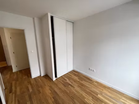 location appartement 2 pièces 46 m² à suresnes (92150)  1 293 €