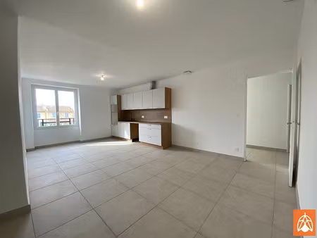 location appartement 5 pièces 142.14 m² à salon-de-provence (13300)  1 710 €