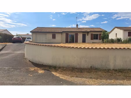 location maison 3 pièces 85 m² à vasles (79340)  714 €