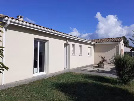 location meublée maison 5 pièces 166 m² à saint-laurent-médoc (33112)  1 400 €