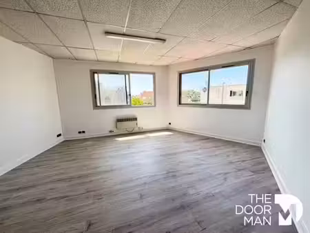 location locaux professionnels 3 pièces 87 m² à coignieres (78310)  840 €
