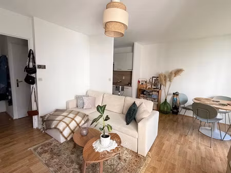 location meublée appartement 2 pièces 46 m² à lille (59000)  950 €