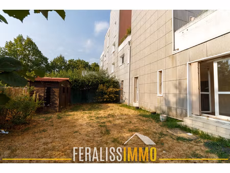 spacieux f3 au rez de chaussée avec jardin parfaitement ori