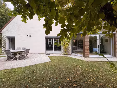 magnifique maison  jardin boisé couleurs et écureuils à10' gare de villenes-sur-seine