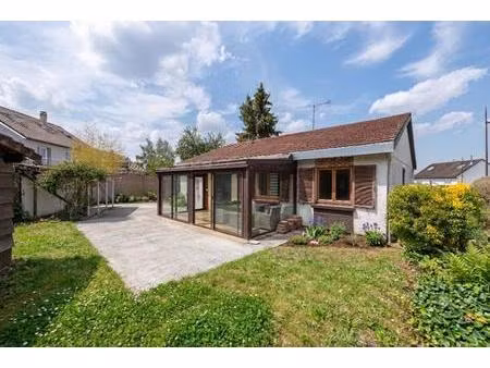 maison individuelle de plain-pied avec véranda - 495m² de terrain