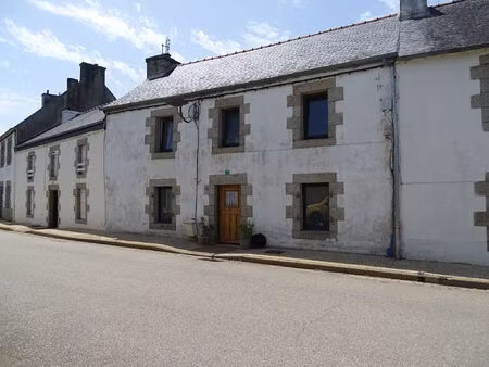 finistère. maison de village de caractère avec potentiel de rénovation au coeur de collore