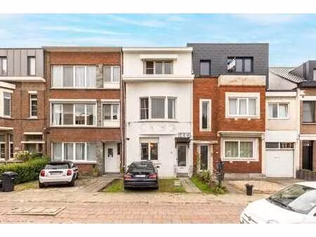 woning met 4 slaapkamers en tuin op goede locatie