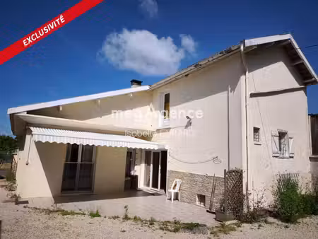 4 chambres dont 2 en rdc  dépendances et jardin.