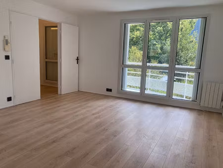 appartement suresnes 4 pièces - 84.70 m² - balcons - parking