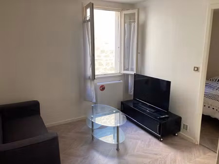 location meublée appartement 2 pièces 30 m² à saintes (17100)  400 €