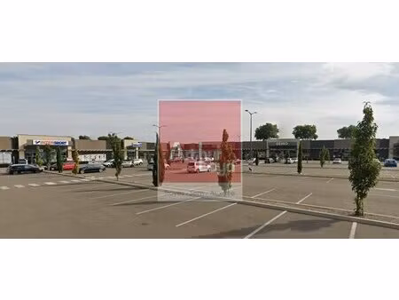 location commerce sens 89100 806m²