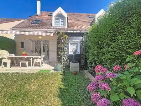 safti- laura guiard vous présente cette maison familiale au coeur du manet.