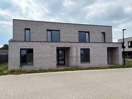 nieuwbouwwoning hob met 4 slaapkamers !