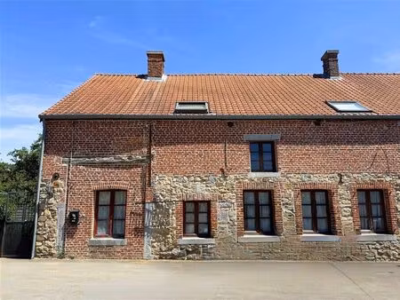 duplex à louer à place de thirimont 8/2 thirimont (vbe48195)