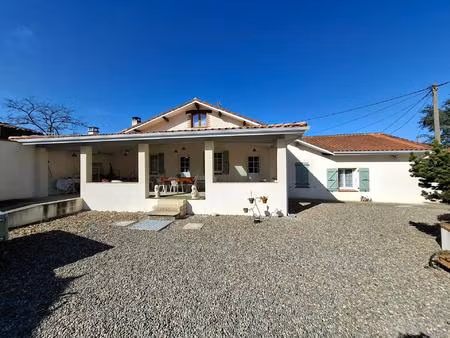 maison avec piscine et 2 hectares de terrain