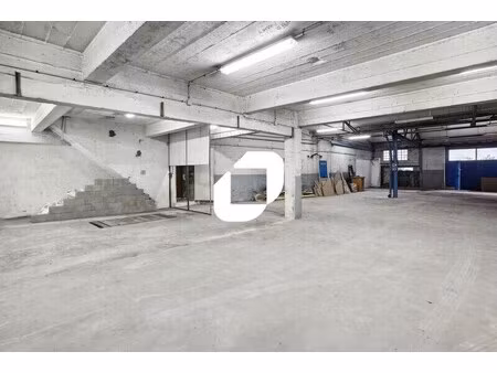 location local d'activités 227 m²