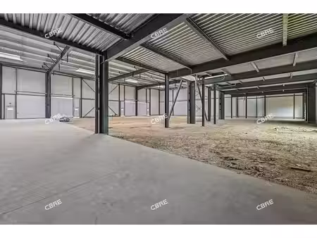 vente local d'activités louvres 1 143 m²