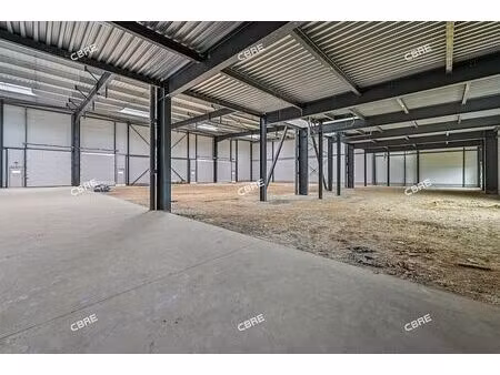 vente local d'activités louvres 2 460 m²