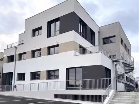location bureau saint renan 97 m²