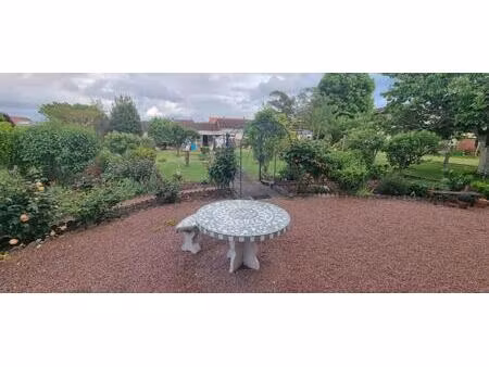 vente a terme libre d'une maison de campagne à la ville sur 130m2 sur jardin de 800m2