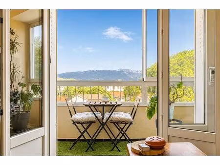 t3 soigné avec balcon et vue dégagée la seyne-sur-mer