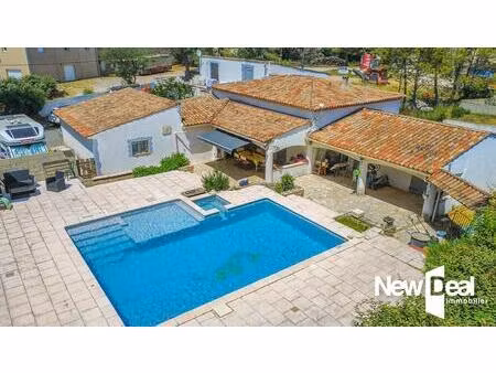 tourrettes propriété d’environ 200 m² avec piscine et deux appartements indépendants