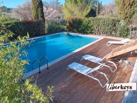 villa contemporaine avec piscine et tres grand garage en rdc