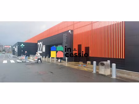 location local commercial