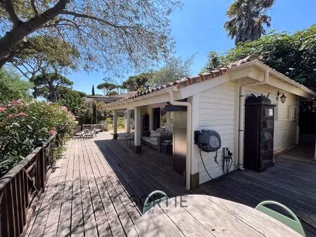 charmant chalet californien dans résidence sécurisée avec piscine à gassin