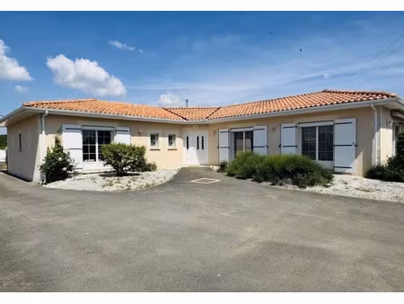 vente maison 5 pièces 165 m² à meursac (17120)  317 700 €